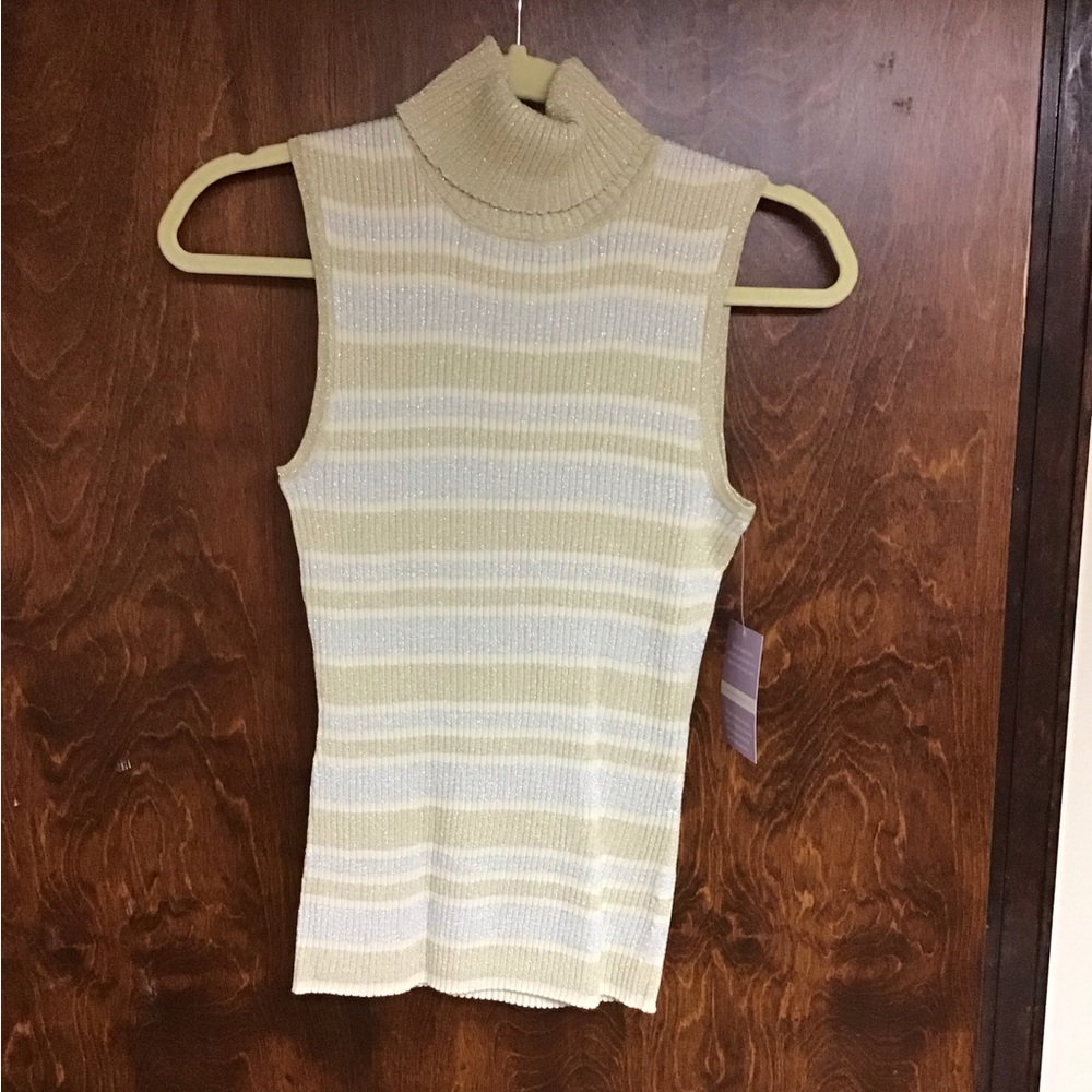 Women’s sleeveless top.  Size M.